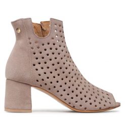 Botki Maciejka. Brązowe botki damskie Maciejka, bez obcasa, na słupku, bez zapięcia. Za 289.99 zł.