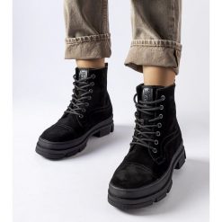 Czarne skórzane workery Big Star KK274524. Czarne botki damskie na zimę, z gumy, retro, z okrągłym noskiem, bez obcasa, bez zapięcia. Za 418.22 zł.