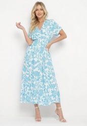 Jasnoniebieska Rozkloszowana Sukienka z Kopertowym Dekoltem i Elastyczną Gumką w Talii w Kwiaty Aglefia. Niebieskie sukienki damskie Born2be, z aplikacjami, eleganckie, bez ramiączek. Za 69.99 zł.
