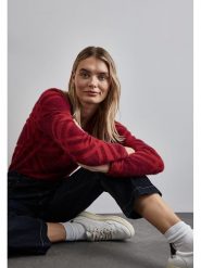 Street One Sweter w kolorze czerwonym rozmiar: 44. Czerwone swetry klasyczne damskie Street One, ze splotem, bez kołnierzyka. Za 122.96 zł.