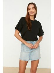 Trendyol Koszulka w kolorze czarnym rozmiar: L. Czarne bluzki damskie Trendyol, l, bez wzorów, z bawełny, bez kołnierzyka, bez ramiączek. Za 43.99 zł.
