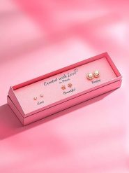 Created with Love 3-częściowy zestaw kolczyków-wkrętek "Heart" z cyrkoniami rozmiar: onesize. Białe kolczyki damskie Created with Love, z cyrkonią, z mosiądzu. Za 56.99 zł.