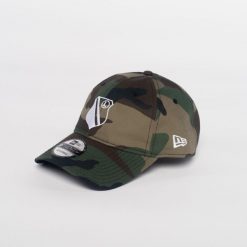 Czapka z daszkiem New Era Legia Warszawa. Czapki z daszkiem damskie New Era, bez wzorów, z materiału. W wyprzedaży za 119.99 zł.