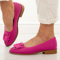 Fuksja ażurowe skórzane baleriny damskie Cambell 19416. Czerwone balerinki damskie Cambell, z aplikacjami, z jeansu, z okrągłym noskiem. Za 229.00 zł.