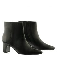 Högl Skórzane botki w kolorze czarnym rozmiar: 40. Czarne botki damskie Högl, eleganckie, bez obcasa, bez zapięcia. Za 522.14 zł.