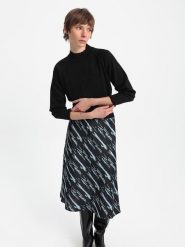 BGN Sweter w kolorze czarnym rozmiar: 40. Czarne swetry klasyczne damskie BGN, z wełny, bez kołnierzyka. Za 118.84 zł.