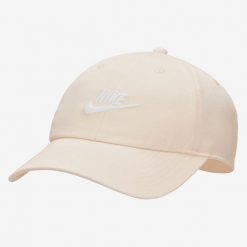 Czapka unisex z daszkiem Nike CLUB. Brązowe czapki z daszkiem damskie Nike, na zimę, bez wzorów. W wyprzedaży za 89.00 zł.