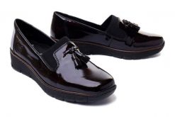 RIEKER 53751-35 red, półbuty/mokasyny damskie. Czerwone mokasyny damskie Rieker, z gumy, bez obcasa. Za 299.90 zł.