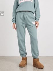 Spodnie jogger z bawełną - turkusowy. Niebieskie spodnie sportowe damskie Sinsay, l, bez wzorów, z bawełny. Za 39.99 zł.