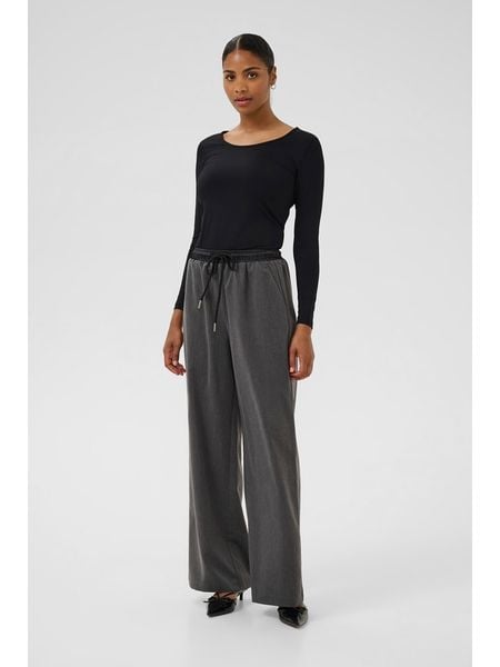 Kaffe Koszulka w kolorze czarnym rozmiar: M. Czarne koszulki damskie Kaffe, m, bez wzorów, bez kołnierzyka, bez ramiączek. Za 82.83 zł.