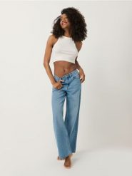 Jeansy high waist - niebieski. Niebieskie jeansy damskie Sinsay, z podwyższonym stanem. Za 69.99 zł.