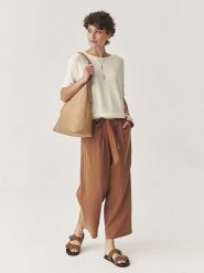 TATUUM Sweter w kolorze kremowym rozmiar: L. Brązowe swetry klasyczne damskie TATUUM, l, bez kołnierzyka. Za 122.09 zł.