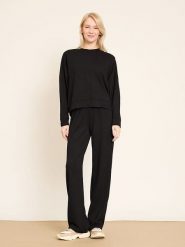 BGN 2-częściowy zestaw w kolorze czarnym rozmiar: 34. Czarne spodnie materiałowe damskie BGN, bez wzorów, z dresówki. Za 165.99 zł.