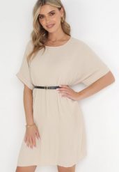 Beżowa Plisowana Sukienka Pudełkowa z Paskiem Savima. Brązowe sukienki damskie Born2be, bez wzorów, bez ramiączek. Za 119.99 zł.