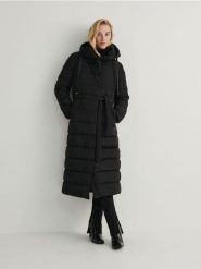 Długi płaszcz z kapturem - czarny. Czarne płaszcze damskie Reserved, l, bez wzorów, z tkaniny, z kapturem. W wyprzedaży za 229.99 zł.