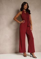 Bordowy Kombinezon Wide Leg z Ozdobnym Wiązaniem przy Szyi Silelia. Czerwone sukienki damskie Renee, bez wzorów, eleganckie, bez ramiączek. W wyprzedaży za 111.99 zł.