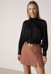 Brązowe Spódnico-Szorty z Wysokim Stanem Paskiem i Metaliczną Ozdobą Narnllea. Brązowe szorty damskie Born2be, z aplikacjami, z jeansu, z podwyższonym stanem. Za 99.99 zł.