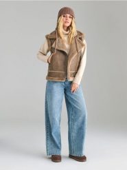 Jeansy high waist - niebieski. Niebieskie jeansy damskie Sinsay, z podwyższonym stanem. W wyprzedaży za 45.99 zł.
