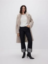 Jeansy z podwiniętymi nogawkami - szary. Szare jeansy damskie Reserved. Za 139.99 zł.