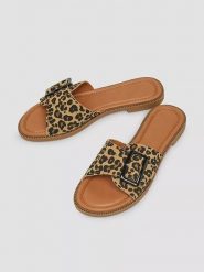 S.Oliver Klapki w kolorze jasnobrązowo-beżowo-czarnym rozmiar: 36. Brązowe klapki damskie S.Oliver, bez wzorów, z otwartym noskiem, bez obcasa, bez zapięcia. Za 118.56 zł.