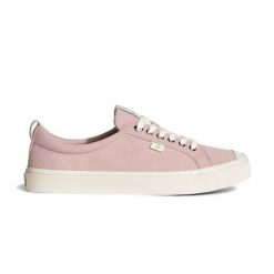 Tenisówki Cariuma OCA Low Rose Canvas. Czerwone trampki damskie CARIUMA, bez wzorów, bez zapięcia. W wyprzedaży za 215.25 zł.