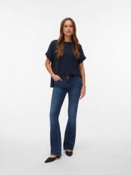 Vero Moda Koszulka w kolorze granatowym rozmiar: M. Niebieskie bluzki damskie Vero Moda, m, bez wzorów, z wiskozy, klasyczne, bez kołnierzyka, bez ramiączek. Za 69.99 zł.