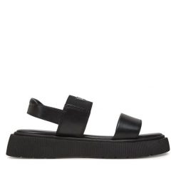 Sandały Lasocki. Czarne sandały damskie Lasocki, bez wzorów, bez obcasa, na płaskiej podeszwie, bez zapięcia. Za 149.99 zł.