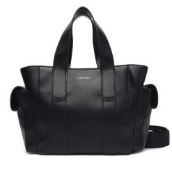 Torebka Calvin Klein. Czarne torebki klasyczne damskie Calvin Klein, bez dodatków. Za 449.99 zł.