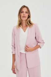Marynarka z marszczonymi rękawami różowa. Czerwone marynarki i żakiety damskie MOODO, l, bez wzorów, z elastanu. Za 159.99 zł.