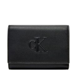 Portfel Calvin Klein Jeans. Czarne portfele damskie Calvin Klein Jeans, bez wzorów, z jeansu. Za 189.99 zł.