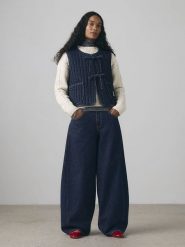 Levi's Dżinsy - Barrel fit - w kolorze granatowym rozmiar: W28/L32. Niebieskie jeansy damskie Levi's, z podwyższonym stanem. Za 288.45 zł.