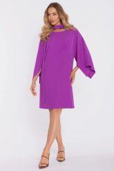 Elegancka trapezowa sukienka oversize fiolet. Fioletowe sukienki damskie MOE, bez wzorów, z materiału, eleganckie, bez ramiączek. Za 349.00 zł.