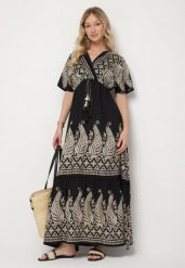Czarna Kopertowa Sukienka z Wiskozy Ozdobiona Frędzlami Redare. Czarne sukienki damskie Born2be, z aplikacjami, z wiskozy, boho, bez ramiączek. Za 129.99 zł.