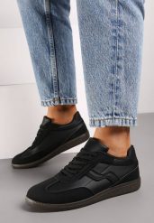 Czarne Sneakersy z Wywiniętym Językiem i Geometryczną Wstawką Riaviana. Czarne obuwie sportowe damskie Born2be, z jeansu, bez zapięcia. Za 69.99 zł.