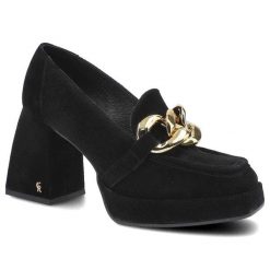 Półbuty damskie Carinii, naturalna skóra zamszowa z elegancką cholewką ozdobnym metalowym łańcuchem, czarne, B7425-H20-E61. Czarne półbuty damskie Carinii, bez wzorów, ze skóry, bez obcasa, na obcasie, bez zapięcia. Za 369.00 zł.