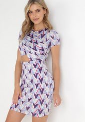 Fioletowa Dopasowana Sukienka w Geometryczny Wzór Aleyska. Fioletowe sukienki damskie Born2be, bez wzorów, klasyczne, bez ramiączek. Za 159.99 zł.