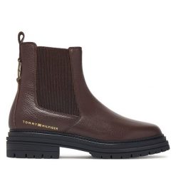 Sztyblety Tommy Hilfiger. Brązowe botki damskie Tommy Hilfiger, bez obcasa, na płaskiej podeszwie, bez zapięcia. Za 749.99 zł.