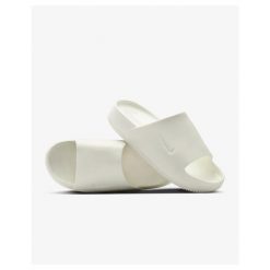Klapki damskie Nike Calm. Białe klapki damskie Nike, bez wzorów, bez obcasa, bez zapięcia. Za 182.99 zł.