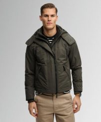 Superdry Kurtka Hooded Microfibre Arctic Windcheater – Vintage Black. Czarne kurtki damskie Superdry, l, bez wzorów, z materiału, bez kaptura. Za 523.40 zł.
