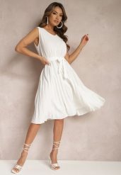 Biała Plisowana Sukienka Midi z Plisami na Dole i Paskiem w Talii Wrensilva. Białe sukienki damskie Renee, bez wzorów, z materiału, eleganckie, bez ramiączek. W wyprzedaży za 43.99 zł.