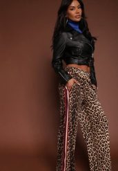 Brązowe Spodnie z Wiskozą High Waist o Szerokim Kroju z Lampasami Elosina. Brązowe spodnie materiałowe damskie Renee, bez wzorów, z jeansu. Za 119.99 zł.