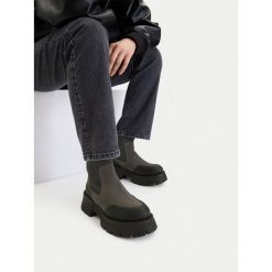 Sztyblety G-Star. Szare botki damskie G-Star, retro, bez obcasa, na płaskiej podeszwie, bez zapięcia. Za 439.99 zł.