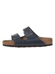 Birkenstock Skórzane klapki "Arizona LEO" w kolorze granatowym rozmiar: 37. Niebieskie klapki damskie Birkenstock, bez wzorów, z otwartym noskiem, bez obcasa, bez zapięcia. Za 428.07 zł.
