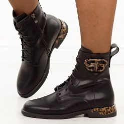 Czarne skórzane botki damskie Filippo Dbt7206/25. Czarne botki damskie Filippo, na jesień, z jeansu, eleganckie, z okrągłym noskiem, bez obcasa, na płaskiej podeszwie, bez zapięcia. Za 329.00 zł.