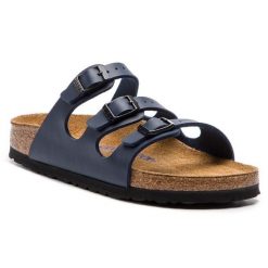 Klapki Birkenstock. Niebieskie klapki damskie Birkenstock, bez wzorów, bez obcasa, bez zapięcia. Za 399.99 zł.