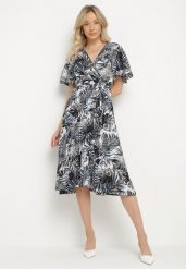 Czarna Kopertowa Sukienka z Bawełną o Rozkloszowanym Kroju z Paskiem Aulinea. Czarne sukienki damskie Born2be, bez wzorów, z bawełny, eleganckie, bez ramiączek. Za 79.99 zł.