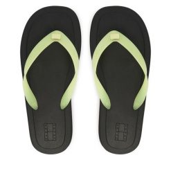 Japonki Tommy Jeans. Zielone klapki damskie Tommy Jeans, bez wzorów, z jeansu, bez obcasa, bez zapięcia. Za 209.99 zł.