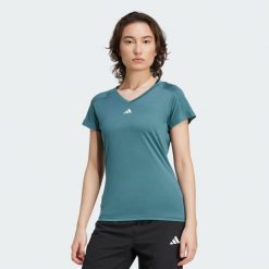 Koszulka AEROREADY Train Essentials Minimal Branding V-Neck. Białe bluzki damskie Adidas, xs, bez wzorów, z materiału, sportowe, bez kołnierzyka, bez ramiączek. W wyprzedaży za 81.75 zł.
