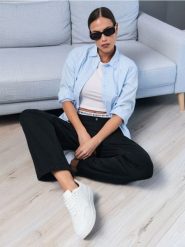 Jeansy cargo - czarny. Czarne jeansy damskie Sinsay. Za 69.99 zł.