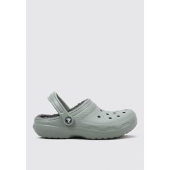 Sandały CROCS CLASSIC LINED CLOG Zielony. Zielone sandały damskie Crocs, bez wzorów, z gumy, bez obcasa, bez zapięcia. Za 319.21 zł.